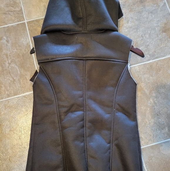 Vest - Picture 2 of 3